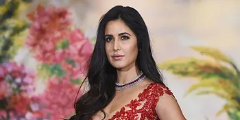 Pamer Perut Rata, Katrina Kaif Tampil Cantik Memesona