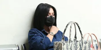 Pandemi Covid-19 Belum Usai, Sekali Keluar Rumah Syahrini Bawa 7 Botol Hand Sanitizer