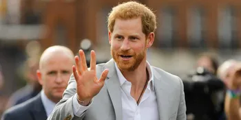 Chelsy Davy Mantan Pangeran Harry Sempat Nangis Sebelum Royal Wedding