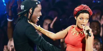 Pantat Rihanna Diremas Rekan Duetnya di MTV VMA 2012