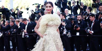 Parah, Sonam Kapoor Ditampar dan Perutnya Ditendang Dengan Keji