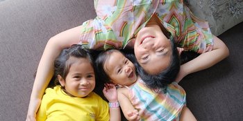 Parentingnya Kerap Tuai Pujian, 8 Potret Caca Tengker Momong Anak - Lulusan S2 Luar Negeri yang Fokus Jadi Ibu Rumah Tangga