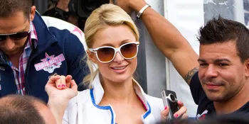 Paris Hilton Sombong ke Fans? Eits, Tunggu Dulu...