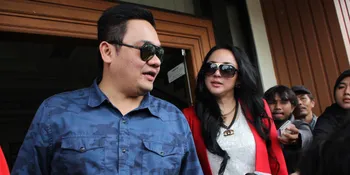 Pasang Avatar Cium Kening, Farhat Abbas-Regina Sudah Menikah?