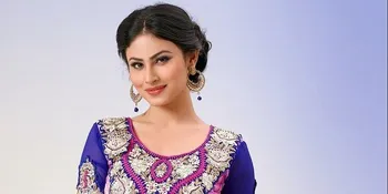 Pasang Muka Bantal, Ini Penampilan Mouni Roy Saat Jadi Zombie