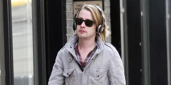 Patah Hati, Macaulay Culkin Nikahi Wanita Mirip Mila Kunis?