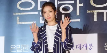 Pelesir ke Australia, Park Shin Hye Pose Gemas Dengan Teman Baru