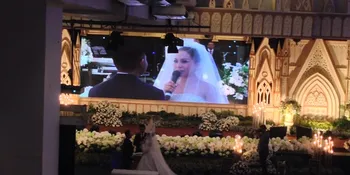 Pemberkatan Nikah Momo Geisha, Tak Kuasa Menahan Air Mata