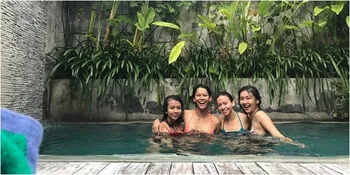 Pemotretan di Pantai, Top 4 Puteri Indonesia Cantik Pakai Bikini