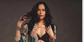 Pemotretan Hot dengan Pamer Cleavage, Sophia Latjuba Bahagia di Usia 50
