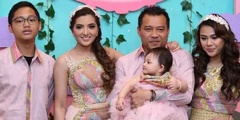 Pemotretan Keluarga Anang Hermansyah, Kompakan Elegan Serba Hitam