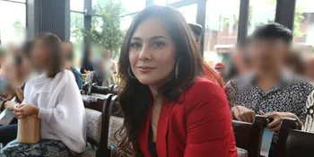 Pemotretan Terbaru Wulan Guritno Pakai Jas, Bukti Hot Mom di Usia Hampir Kepala Empat
