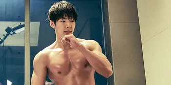 Penampilan Asli Kim Woo Bin Dari Kamera HP, Tetap Keren