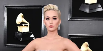 Penampilan Grammy Awards Dibully, Katy Perry 'Cium' Sang Pembuat Meme