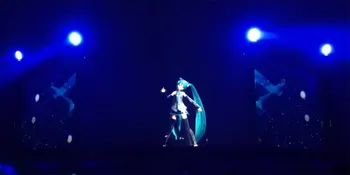 Penampilan Hatsune Miku di Konser Lady Gaga Bikin Penonton Heboh