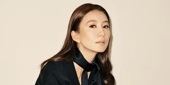 Penampilan Kim Hee Ae di Red Carpet Baeksang Arts Awards 2020, Tampil Anggun Bak Wanita Berkelas