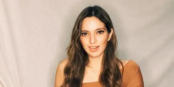 Penampilan Nia Ramadhani di Nikahan Arya Bakrie, Anggun Berkebaya dan Diapit Mertua