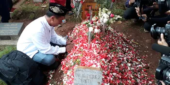 Pencipta Lagu 'Selamat Jalan Jupe' Datang Dari Jauh ke Pemakaman