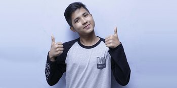 Pengalaman Pertama Jirayut Naik Sepeda Layang, Takut Tapi Harus Senyum