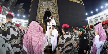 Pengalaman Sekali Seumur Hidup, Jokowi &#38; Keluarga Masuk ke Dalam Kabah