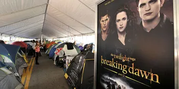 Penggemar Berat 'TWILIGHT' Dirikan Kemah Demi Premiere 'BREAKING DAWN PART 2'