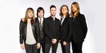 Penonton Antusias Jelang Konser Maroon 5
