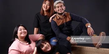 Penuh Canda Tawa, di Balik Sesi Foto Youtuber Samsolese