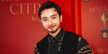 Perankan Almarhum Ameer Azzikra Pakai Jubah Gamis dan Peci di Film, Bryan Domani Seperti Ada di Dunia Lain