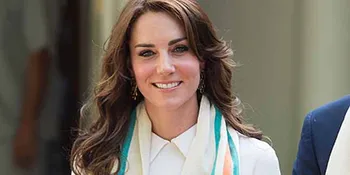Pergi Ke India, Kate Middleton Main Bola Pakai Sepatu Hak Tinggi!