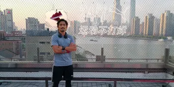 Pergi Ke Shanghai, Ibnu Jamil Ketemu Langsung Dengan Pembalap F1 Lewis Hamilton!