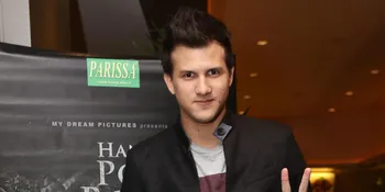 Pergi Umrah, Stuart Collin Tampak Lebih Ganteng