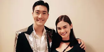 Perhatian Banget, Siwon Berikan Air Mineral Untuk Pia Wurtzbach di Tengah Konser