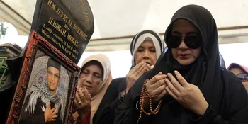 Peringati 2 Tahun Kepergian Uje, Umi Pipik Santuni 500 Anak Yatim