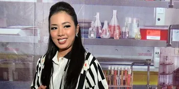 Pernah Susah, Soimah Bagi-Bagi Duit & Enggan Disebut Sombong