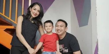 Persiapan Liburan, Augie Fantinus Berburu Pakaian
