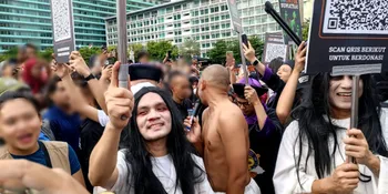 Personel Agak Laen Bikin Heboh CFD Pakai Kostum Hantu, Galang Dana Untuk Korban Banjir Sumatera