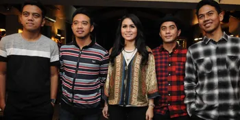 Personel Geisha Mudik, Momo Mendadak Galau