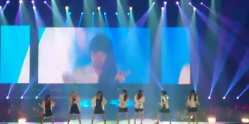 Personel iKON Bergaya Ala GFriend dan EXID, Penonton Histeris!