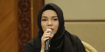 Pertama Berangkat Haji, Dewi Sandra: Pengalaman Terindah!
