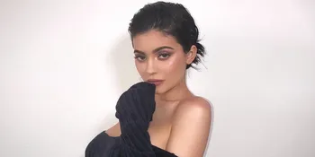 Perutnya Dibilang Buncit, Kylie Jenner Pilih Angkat Baju di Instagram