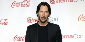 Pesawat Yang Ditumpangi Mendarat Darurat, Keanu Reeves Jadi Pahlawan