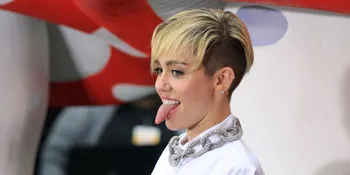 Pesta Sampai Pagi, Miley Cyrus &#38; Kellan Lutz Mesra!