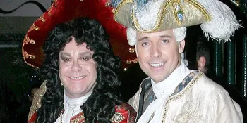 Pesta Ultah 'Suami', Elton John Dandan Seperti Wanita