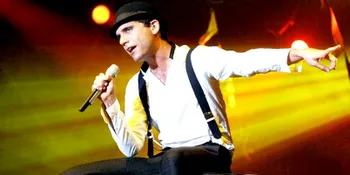 [Pic] Mika Sapa Penggemar di Jakarta Lewat Facebook