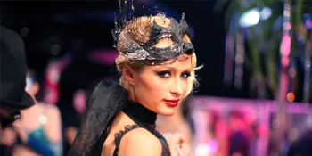 [Pic] Paris Hilton Gembira Selesaikan Syuting Klip Baru