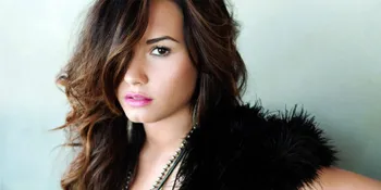 [Pic] Rilis Album, Demi Lovato Tambah Koleksi Tato