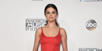 Pidato Selena Gomez di American Music Awards 2016 Curi Perhatian