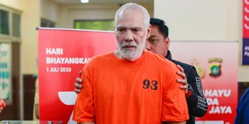 Pierre Gruno Ditetapkan Sebagai Tersangka, Pakai Baju Tahanan dan Acungkan Dua Jempol