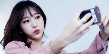 Pilih Kenakan Dress Strapless, Hani EXID Pamer Belahan Dada