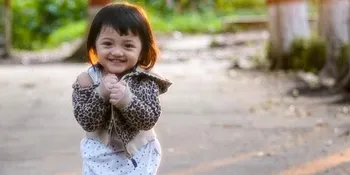 Pipi Tembem Bikin Gemas, Ekspresi Baby Arsy Mirip Emoticon